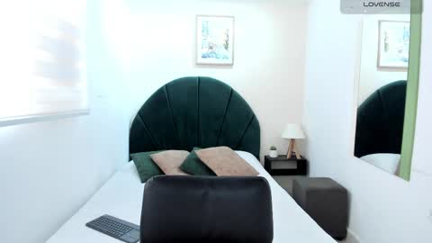     online show from April 9, 7:19 pm