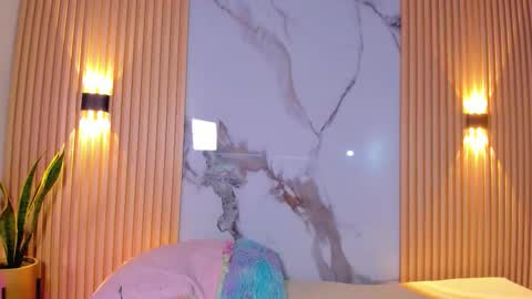 A L A N A  online show from November 28, 3:48 pm