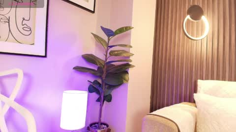 Alana online show from April 20, 2:20 pm