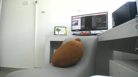 A l a n a online show from January 12, 8:14 pm