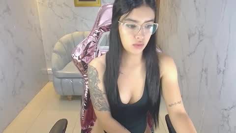 Alana online show from December 18, 1:27 pm