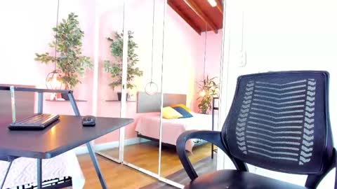 Alana online show from November 4, 8:14 pm