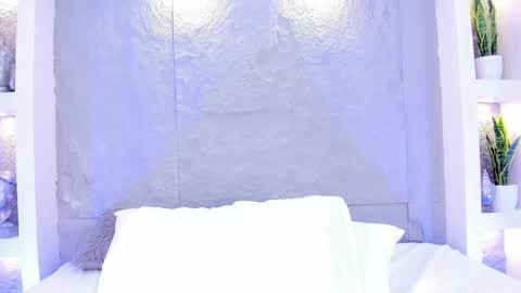 Alassia Hocthner online show from April 18, 11:56 am