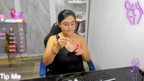 Snapshot of alayasmile chatting on October 2, 3:11 am Alaya online show from October 2, 3:11 am