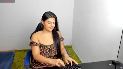 Snapshot of alayasmile chatting on March 6, 10:15 pm Alaya online show from March 6, 10:15 pm