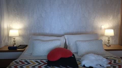 Alejandhra online show from December 28, 3:15 am