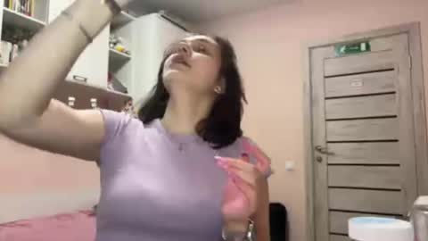 Nora online show from April 16, 8:08 pm