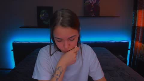 Snapshot of alexabarkley chatting on February 19, 3:17 am angel online show from February 19, 3:17 am