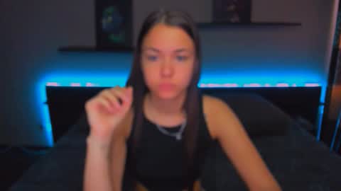 Snapshot of alexabarkley chatting on October 3, 1:11 am angel online show from October 3, 1:11 am