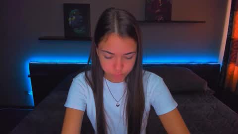 Snapshot of alexabarkley chatting on September 9, 12:21 am angel online show from September 9, 12:21 am