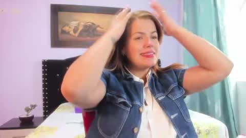 Snapshot of alexandra_torress chatting on October 7, 6:01 pm alexandra online show from October 7, 6:01 pm