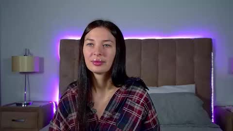 AlexandraBloom online show from November 16, 6:30 pm