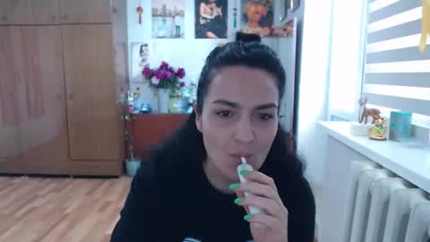 AlexisMillers online show from June 1, 11:01 am