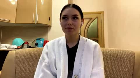 Karolina online show from November 3, 2:10 pm