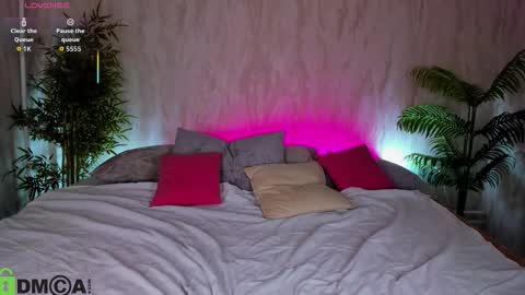 alic_black online show from November 1, 1:43 am