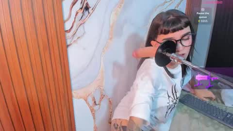 alice online show from November 5, 8:14 pm