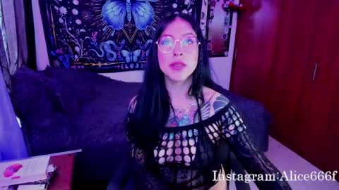 Snapshot of alice666f chatting on March 6, 6:37 pm ALiCE ROSE online show from March 6, 6:37 pm