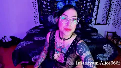 Snapshot of alice666f chatting on September 21, 11:03 pm ALiCE ROSE online show from September 21, 11:03 pm