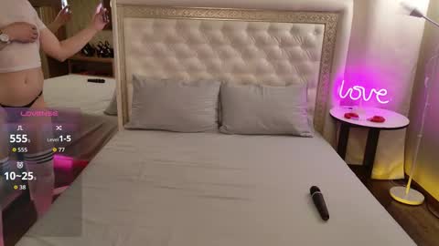 Snapshot of alice_gold__ chatting on October 23, 1:22 am Ur future wife Alice 8 pm - 4 am NY time online show from October 23, 1:22 am
