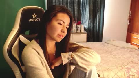 Alice online show from December 19, 7:39 pm