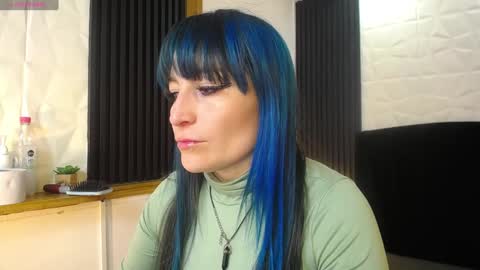 Snapshot of alice_sweetmomma chatting on December 13, 7:21 pm Alice online show from December 13, 7:21 pm