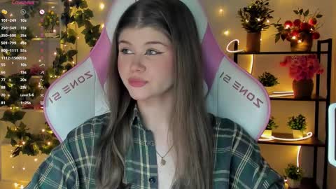 Snapshot of alice_tails chatting on September 12, 6:48 pm Alice online show from September 12, 6:48 pm