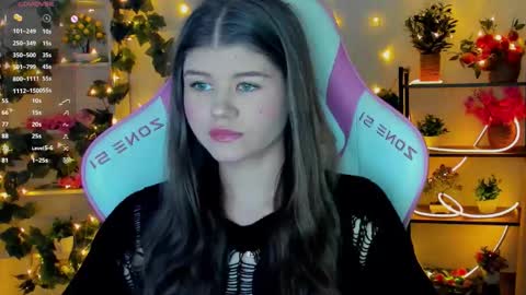 Snapshot of alice_tails chatting on October 14, 10:34 pm Alice online show from October 14, 10:34 pm