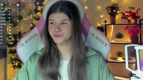 Snapshot of alice_tails chatting on September 16, 9:12 pm Alice online show from September 16, 9:12 pm