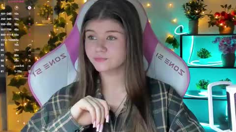 Snapshot of alice_tails chatting on September 18, 4:27 pm Alice online show from September 18, 4:27 pm