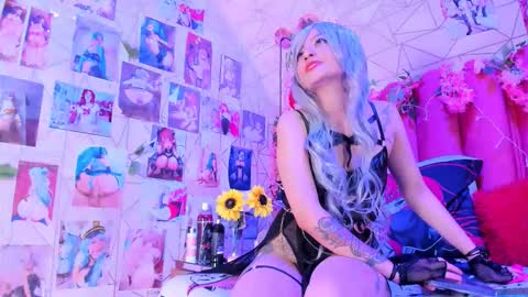 Snapshot of alicebenett_ chatting on September 15, 8:16 pm online show from September 15, 8:16 pm