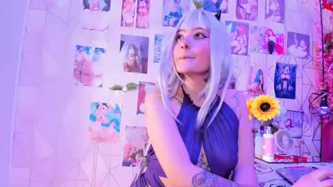 Snapshot of alicebenett_ chatting on October 3, 8:58 pm online show from October 3, 8:58 pm