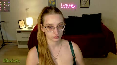 AliceCutes online show from April 29, 2:09 pm