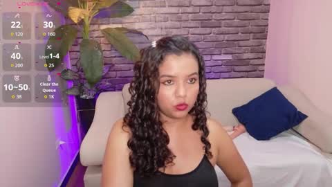 Snapshot of alicee_revess chatting on October 6, 7:40 pm Danna online show from October 6, 7:40 pm