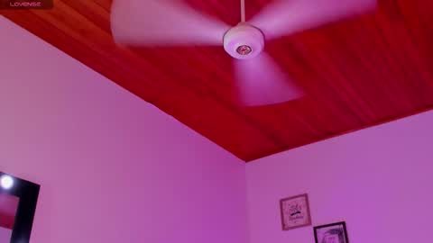 Snapshot of alicekiing_ chatting on September 30, 2:50 am ALICEKIING online show from September 30, 2:50 am