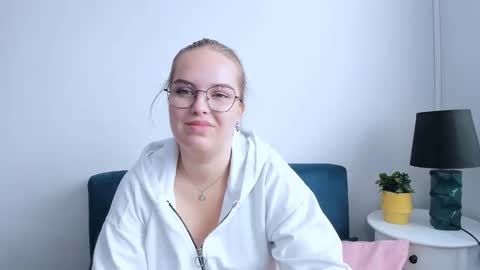 alicesensitive online show from October 25, 8:44 am