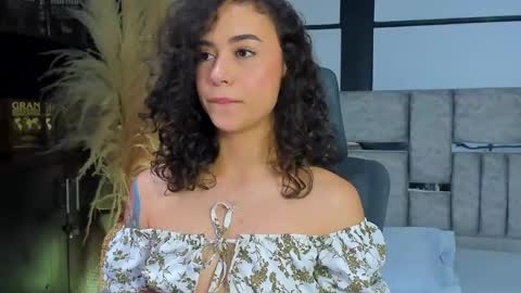 Alicestevens online show from April 18, 3:58 pm