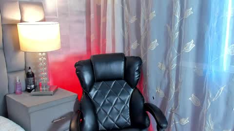 Alicestevens online show from April 14, 2:17 pm