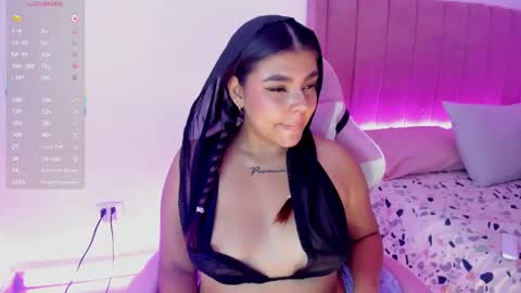 Snapshot of alicethunder_ chatting on September 24, 4:44 am A L I C E T H U N D E R online show from September 24, 4:44 am