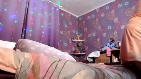 alicewetsquirt online show from December 16, 4:23 am