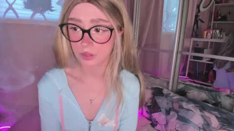 from wonderland online show from April 3, 3:32 pm