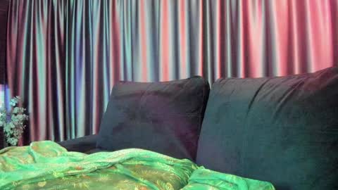 Snapshot of alicexsquirt chatting on December 6, 6:48 am Alice online show from December 6, 6:48 am