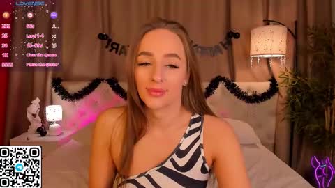 Mia online show from December 15, 1:44 am