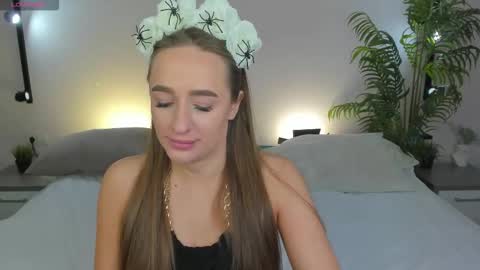 Mia online show from October 27, 1:56 am