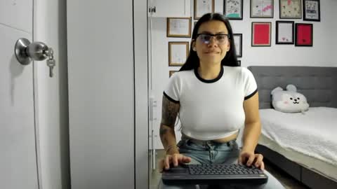 alicia_rainbow online show from June 15, 4:34 am