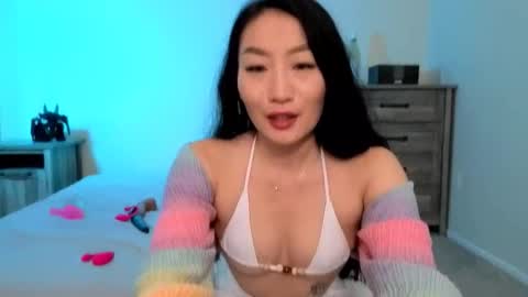 Alicia Hebi online show from October 29, 1:15 pm