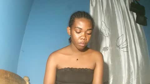 alihane21 online show from February 25, 6:50 pm