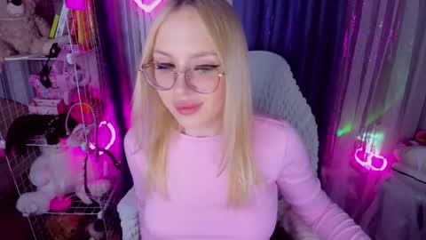 alinaocean online show from April 11, 4:43 pm