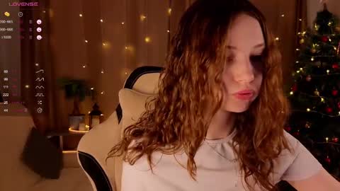 Snapshot of alisevine chatting on December 3, 3:00 pm Alisa online show from December 3, 3:00 pm