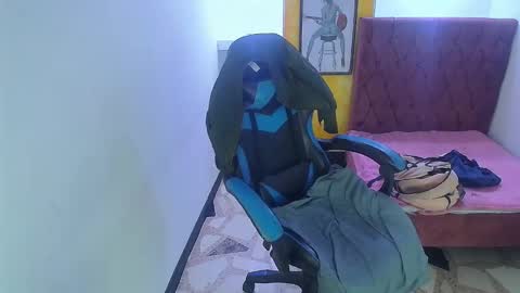 Snapshot of alison_moon7 chatting on October 21, 11:47 am ALISON MOON online show from October 21, 11:47 am