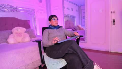 Alison Fishert online show from January 29, 11:41 am